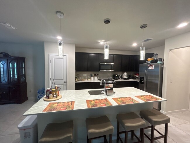 Building Photo - Beautiful and spacious 5/3 Kissimmee