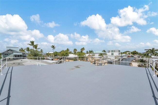 Building Photo - 203 Allen Ave