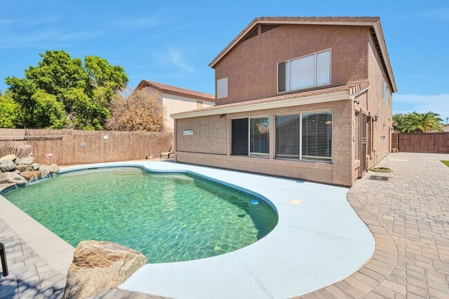 Building Photo - Your Spacious DREAM Home in The Heart of Gilbert!
