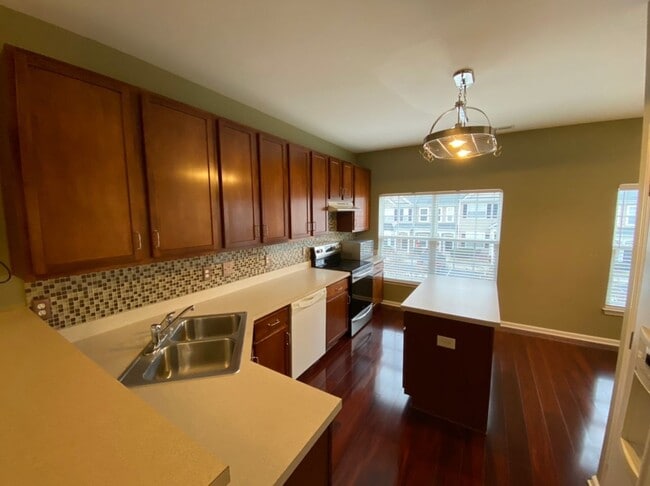 Building Photo - Lovely townhouse in fantastic Durham locat...