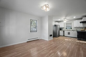 Building Photo - 62 Soundview Ave