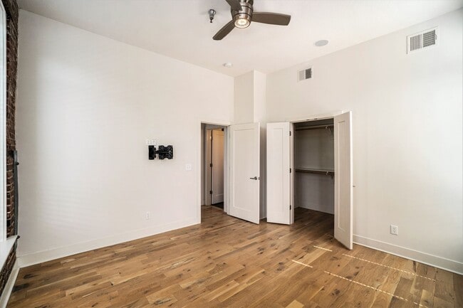 Building Photo - Modern 1 Bedroom, 1 Bath Apartment Home  Located In Historic Westport