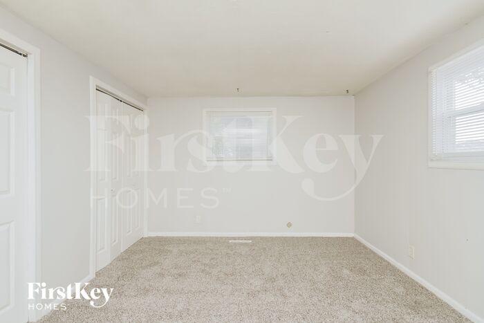 Building Photo - 905 Garfield Dr
