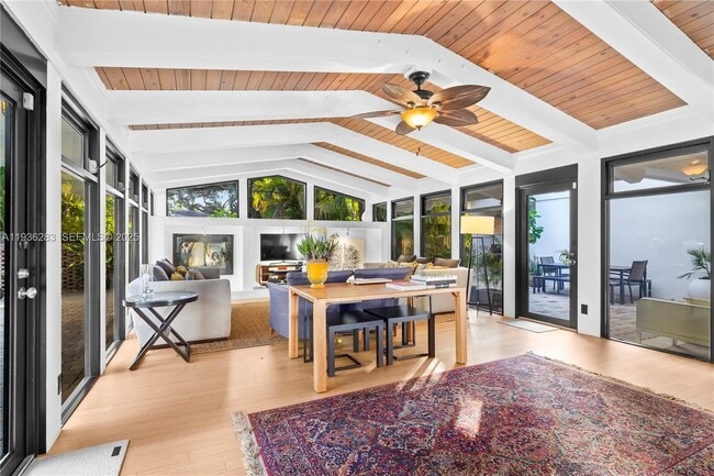 Building Photo - 2132 Middle River Dr