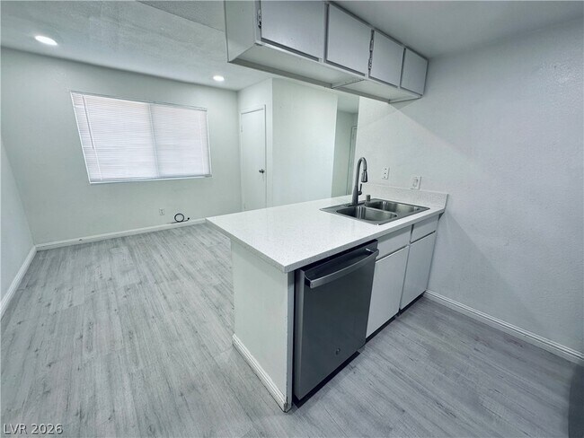 Building Photo - 4225 Stewart Ave