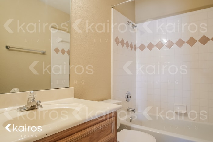 Building Photo - 3204 Gus Dr