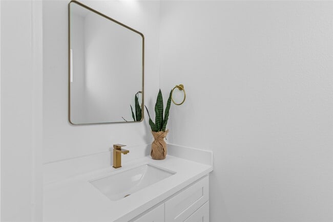 Building Photo - 6186 Eastland St