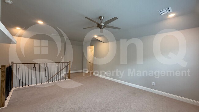 Building Photo - 3508 Covedale Blvd