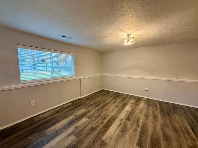 Building Photo - Stunning 3 Bed 2 Bath Eagle Ridge Home w/ ...