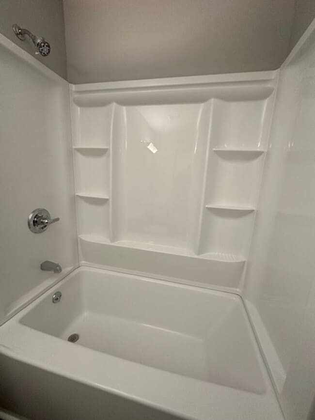 Building Photo - 1 Bedroom, 1 bath Ground level Apt, Kingsp...