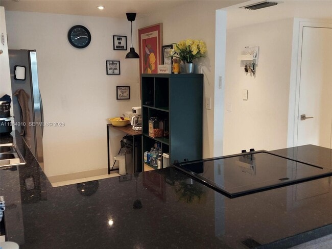 Building Photo - 3375 N Country Club Dr