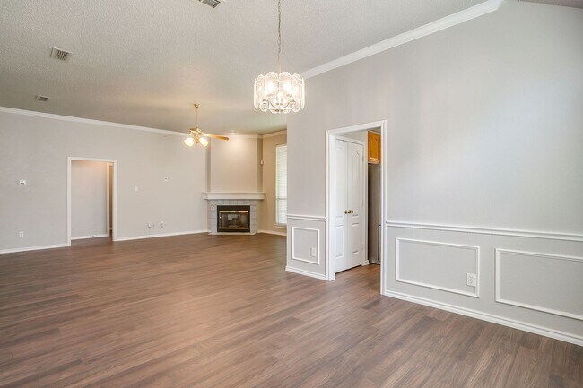 Building Photo - Freshly Remodeled 3 Bedroom, 2 Bath Home Awaiting New Tenants- FWISD- 76133