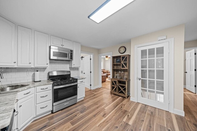 Building Photo - 266 Main St