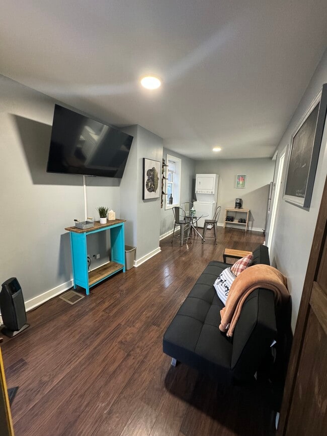 Building Photo - 1238 S State Ave