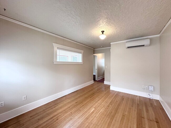 Building Photo - 1025 NE 31st Ave