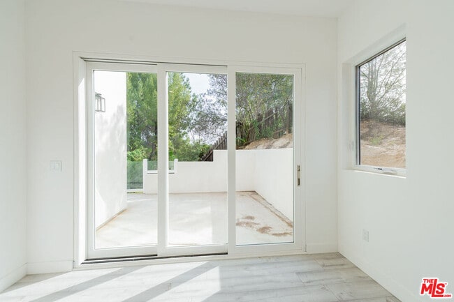 Building Photo - 4724 El Caballero Dr