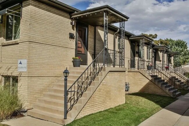 Building Photo - Washington Street