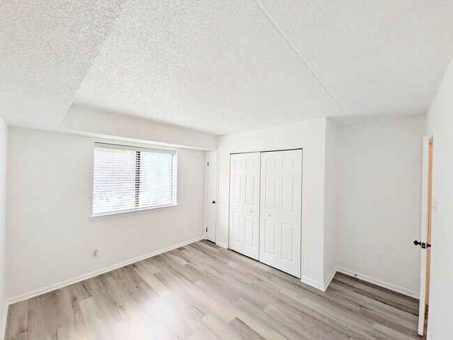 Building Photo - 34 Hermitage Dr