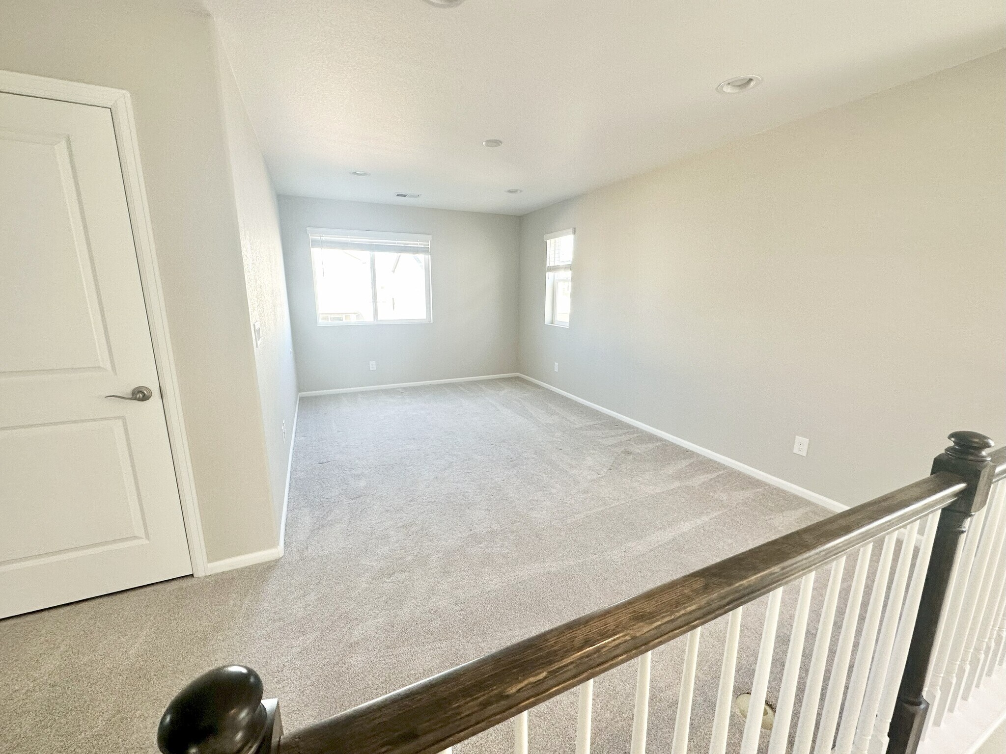 Building Photo - 870 Golden Peak Dr