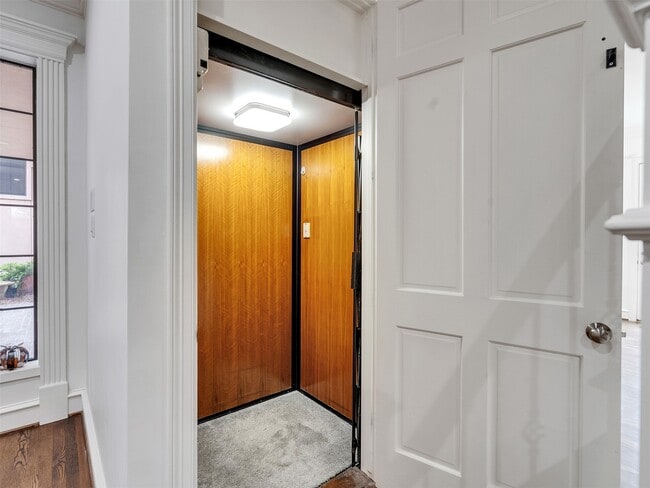 Building Photo - 2525 Nantucket Dr