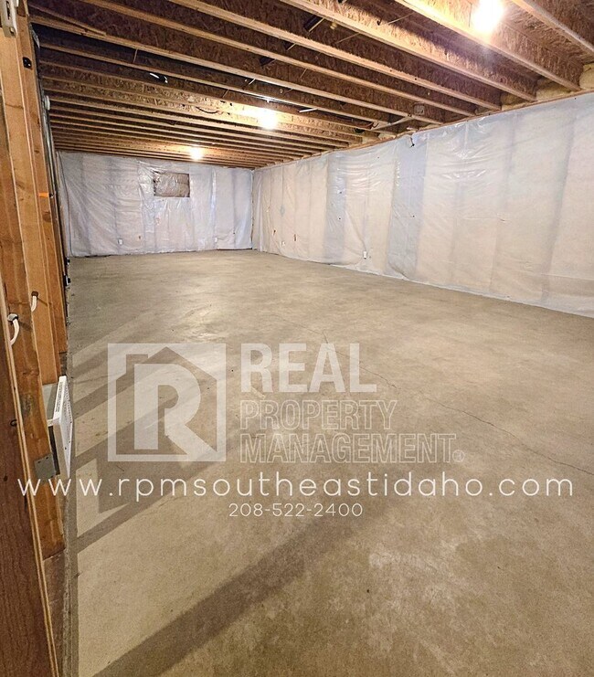Building Photo - Spacious & Updated 2 Bedroom, 2 Bathroom Twin Home in Ammon with Fenced Backyard and Hookups (Ida...