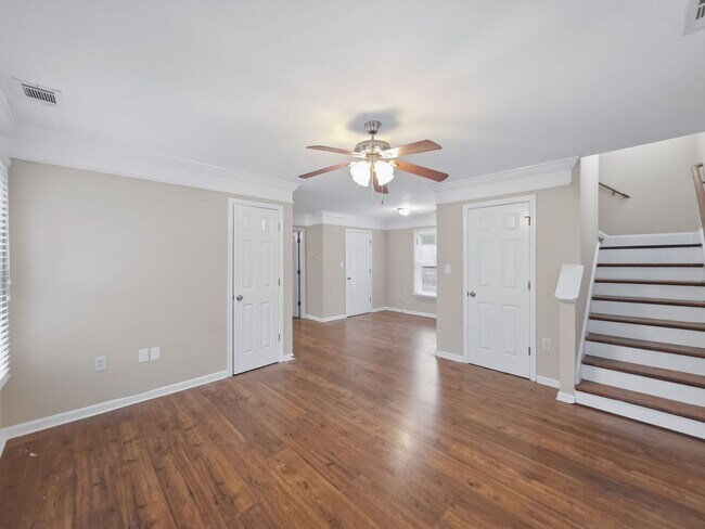 Building Photo - Fantastic 4 bedroom 2 bath home - Housing Vouchers Accepted