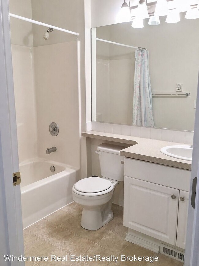 Building Photo - Mukilteo - 3 bdrm, 2 bath Townhome