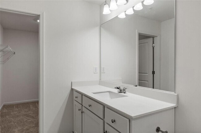 Building Photo - 595 Magnolia Cir