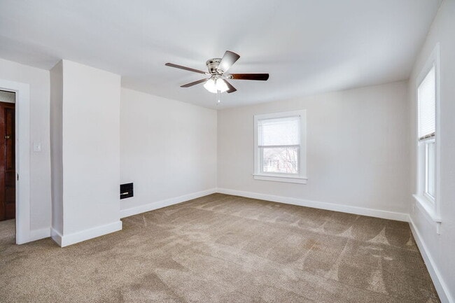 Building Photo - 2824 Dwight Ave