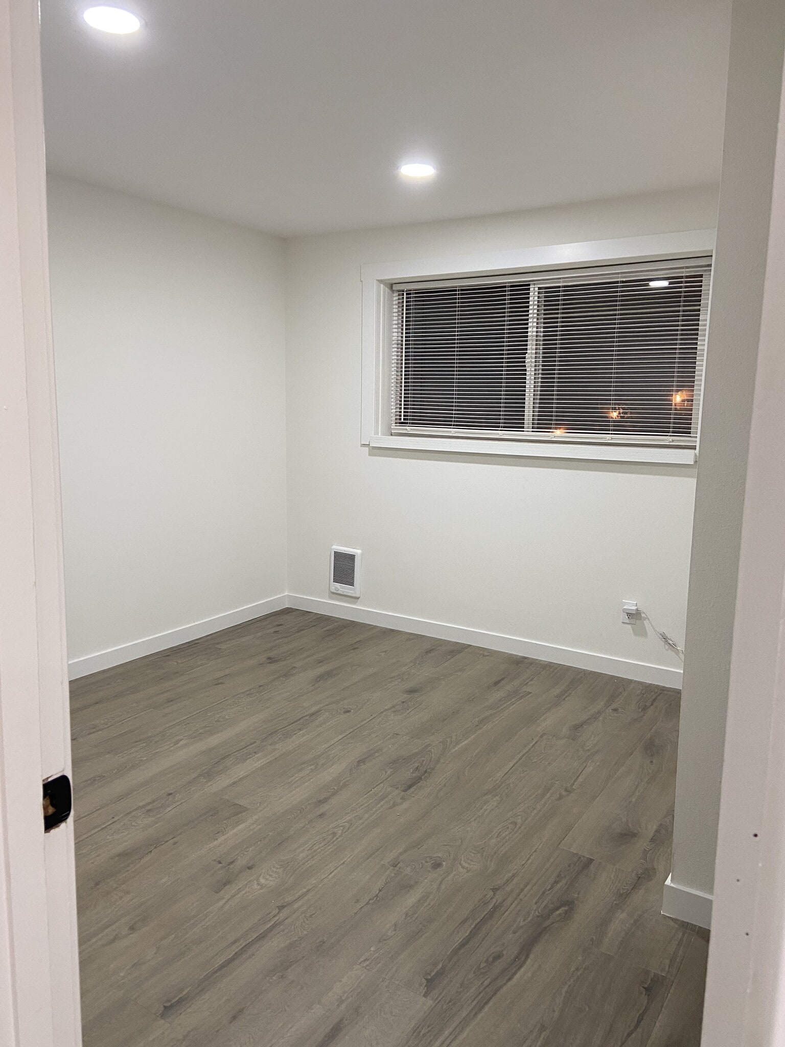 Building Photo - 9535 Ashworth Ave N