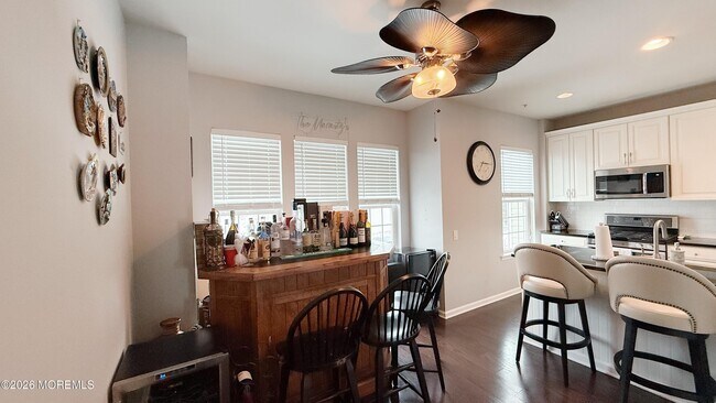 Building Photo - 110 Halliard Dr