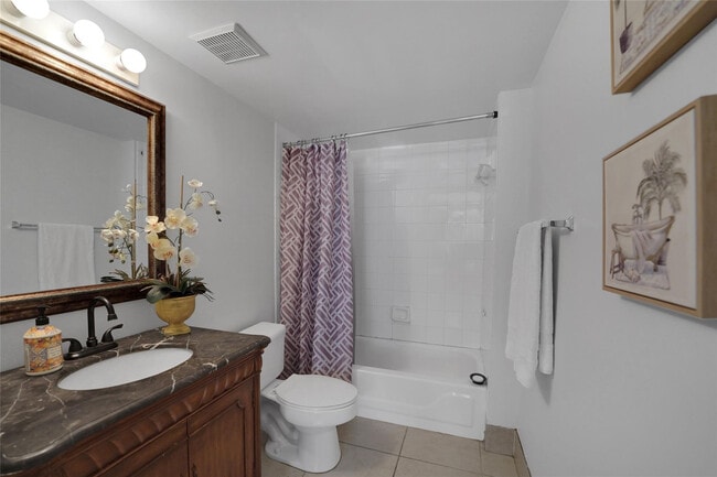 Building Photo - 2125 SE 10th Ave