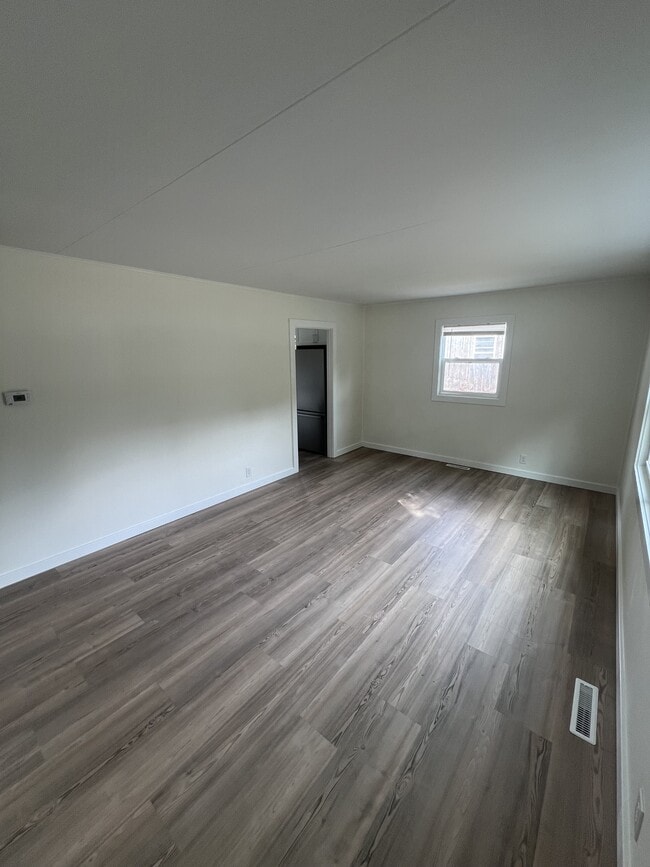 Building Photo - 1303 E St Andrews Rd