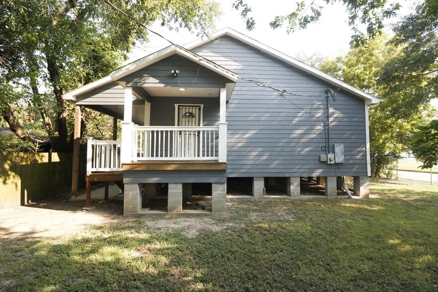 Building Photo - 6150 Ridgeway Dr