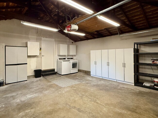 Building Photo - Bright & Updated 3 Bedroom 2 Bath Single Family Home in Santa Clara