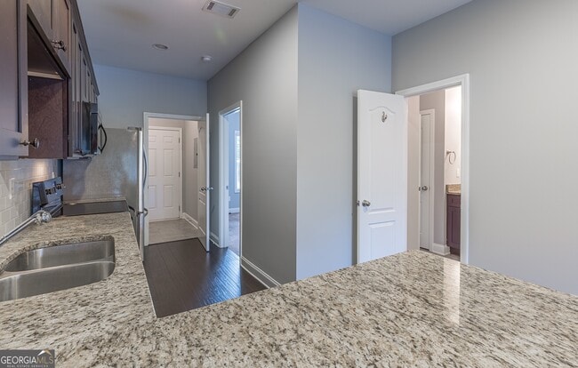 Building Photo - 1280 Binghampton Cir