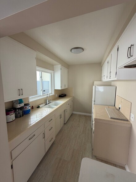 Building Photo - 221 Marine Ave