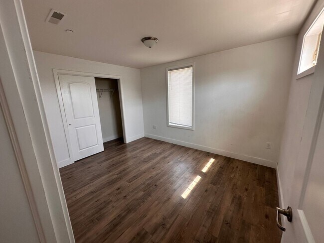 Building Photo - 1629 W Venango St