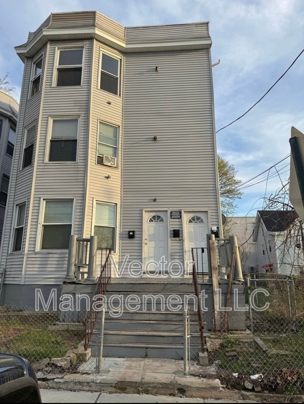 Building Photo - 34 Wolcott St