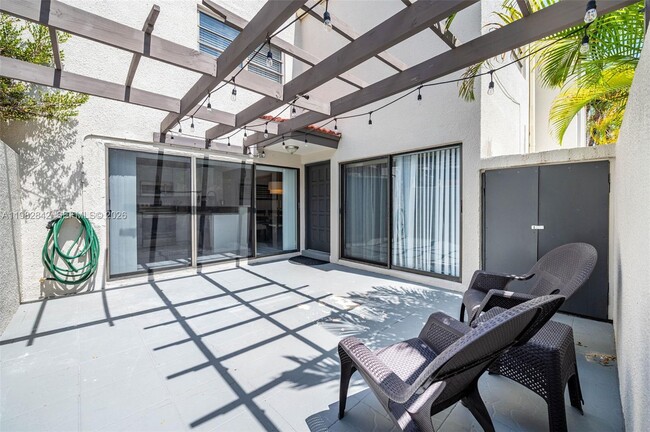 Building Photo - 4702 SW 67th Ave