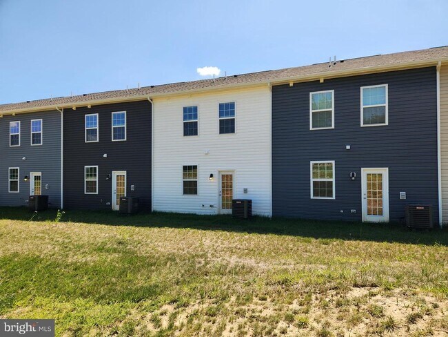 Building Photo - 127 Rae Ct