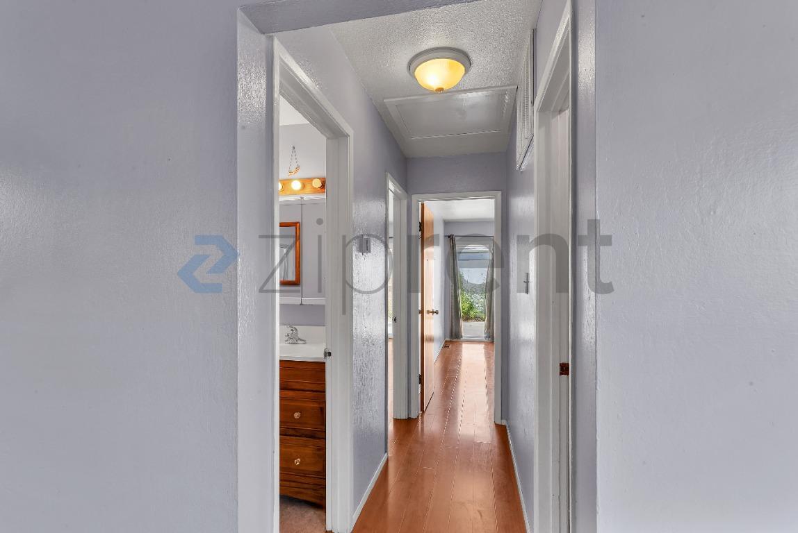 Building Photo - Unit