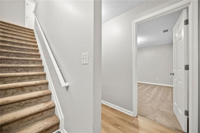 Building Photo - 605 Market Pl Ln