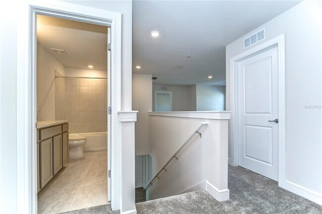 Building Photo - 30600 Thunderbird Dr
