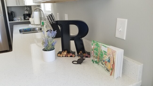 Building Photo - 2 Bigby St