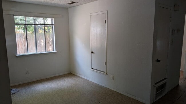 Building Photo - 6105 Ada Ct