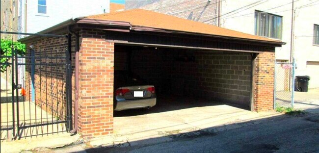 Building Photo - 3013 S Wells St