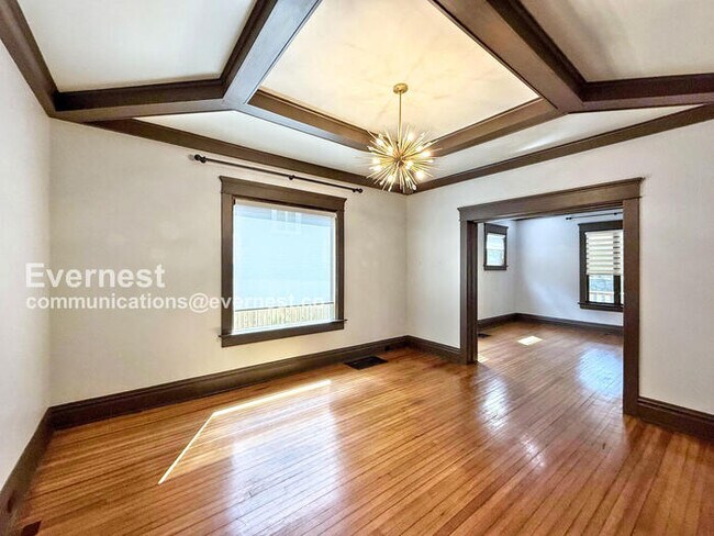 Building Photo - 1801 11th Pl S