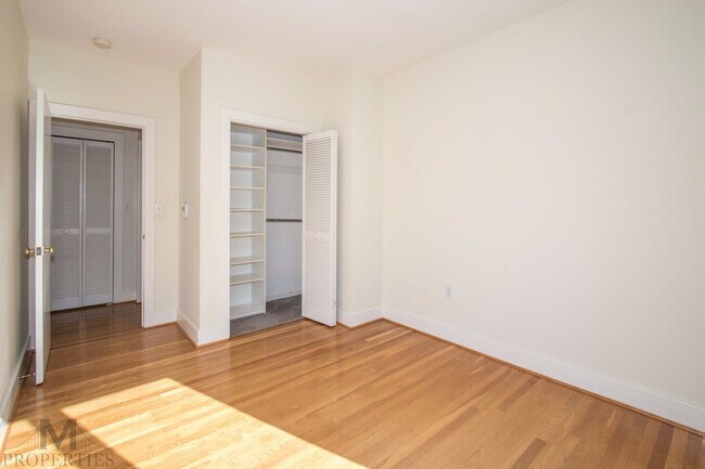 Building Photo - Eureka Valley 4 Bed + Bonus Room, 3 Bath, ...