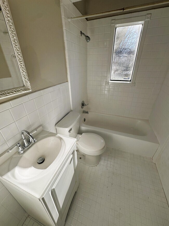 Building Photo - 1019 Buckner Rd